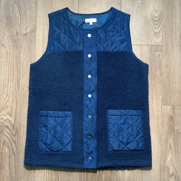 Northern Reflections Navy Quilted Sherpa Vest - Picture 15 of 17